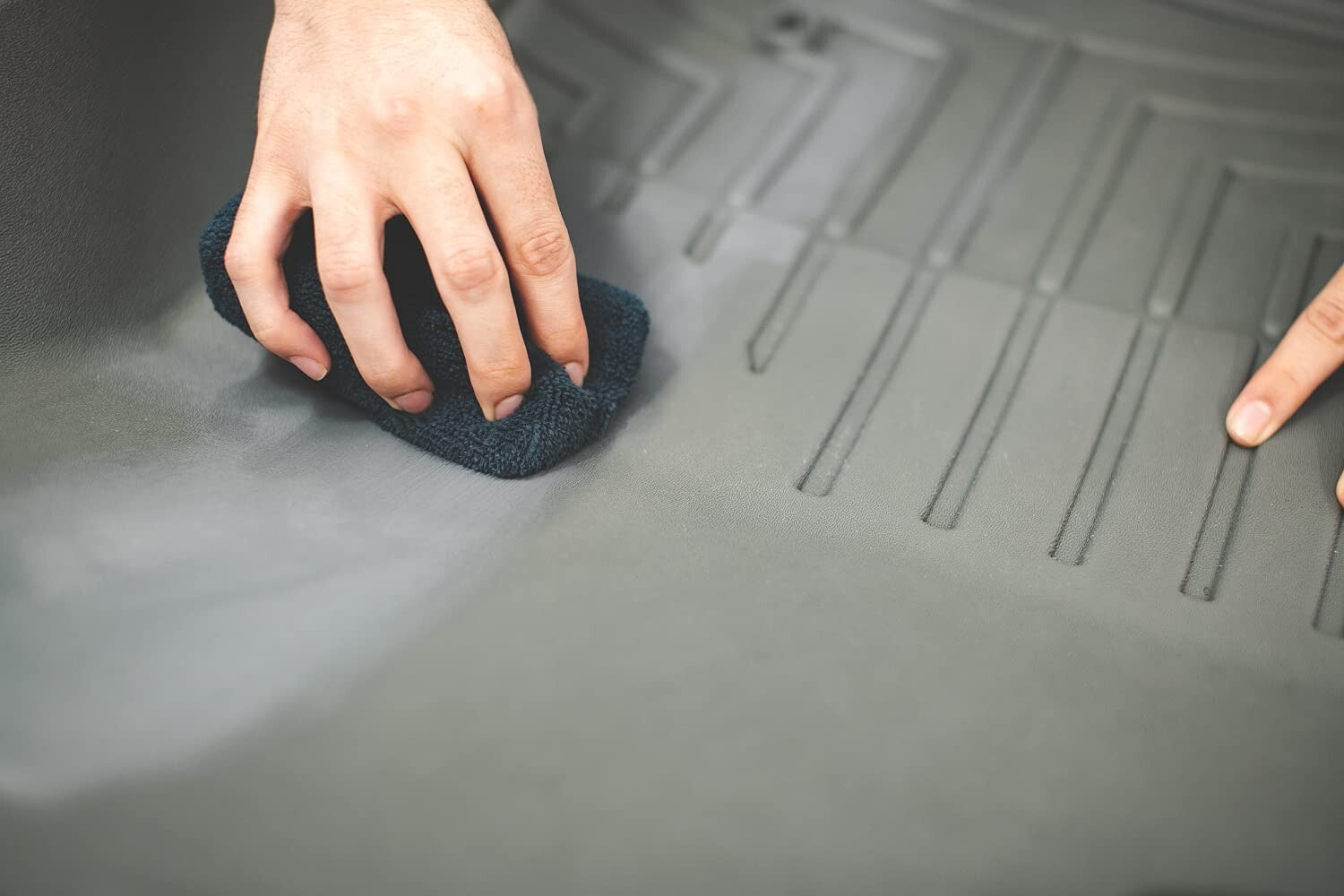 Solution Finish Grey Plastic & Vinyl Restorer Use for Car and Truck Detailing